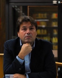 Scuola: una società dello spettacolo a tempo pieno Scuola: una società dello spettacolo a tempo pieno