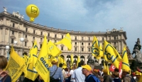 Il contratto separato per i docenti: uno strumento per migliorare il loro status economico e sociale (anche per questo siamo contrari alla regionalizzazione) Il contratto separato per i docenti: uno strumento per migliorare il loro status economico e sociale (anche per questo siamo contrari alla regionalizzazione)